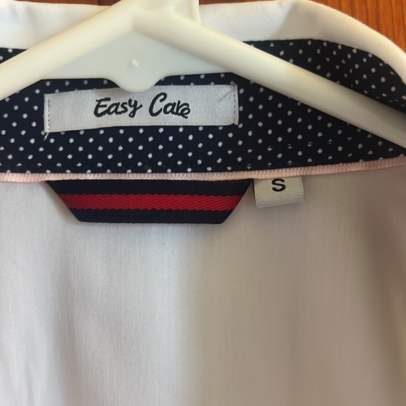 Fitted White Button Down Blouse with black buttons - Picture 2 of 5